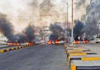 اندلاع احتجاجات في المكلا تنديدا بانهيار الخدمات