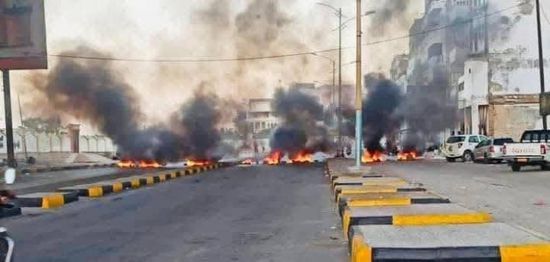 اندلاع احتجاجات في المكلا تنديدا بانهيار الخدمات