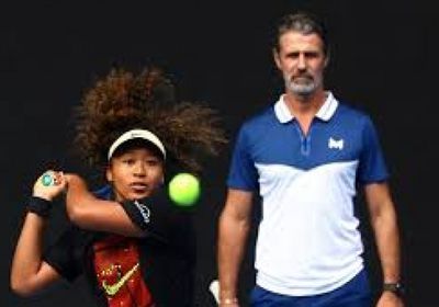 أوساكا تنفصل عن مدربها مراد أوغلو