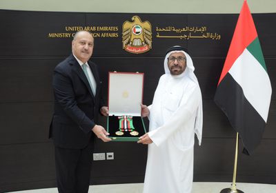رئيس الإمارات يمنح السفير الأردني وسام الاستقلال من الطبقة الأولى