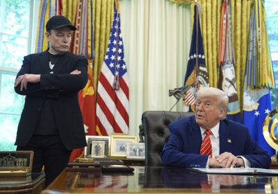 ترامب يؤكد دعمه لنجاح شركات إيلون ماسك