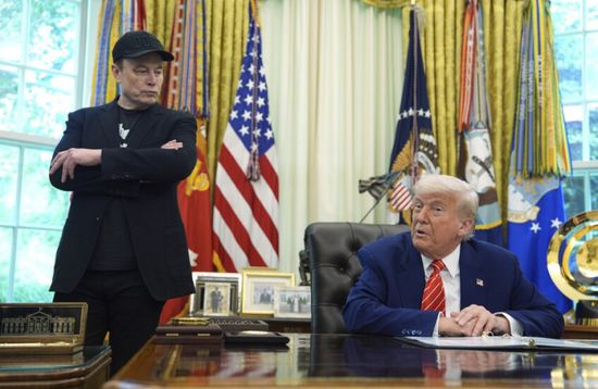 ترامب يؤكد دعمه لنجاح شركات إيلون ماسك