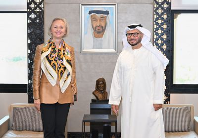 قرقاش يستقبل السفيرة الأمريكية بمناسبة انتهاء مهام عملها