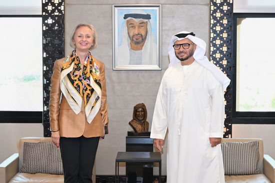 قرقاش يستقبل السفيرة الأمريكية بمناسبة انتهاء مهام عملها