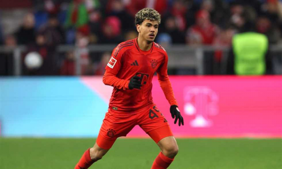 إيفرتون يضم المغربي أزنو من بايرن ميونيخ