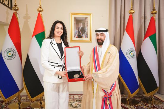 تقديراً لدوره.. باراغواي تمنح سفير الإمارات وسام الاستحقاق الوطني