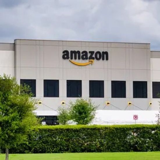 أمازون تتراجع عن التوسع في أيرلندا خشية سياسات ترامب
