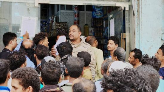 حزام الضالع يراقب التزام التجار بالتسعيرة الرسمية للسلع