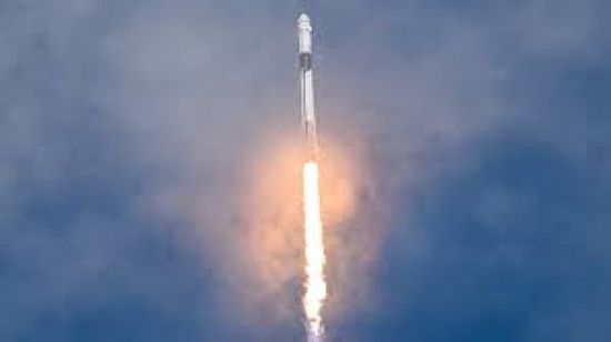 سبيس إكس تطلق طاقم رواد فضاء مشتركا إلى محطة الفضاء الدولية