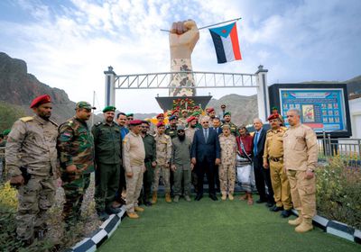 تكريمًا لتضحياته.. الرئيس الزُبيدي يزيح الستار عن النصب التذكاري للشهيد القائد منير "أبو اليمامة" بالعاصمة عدن