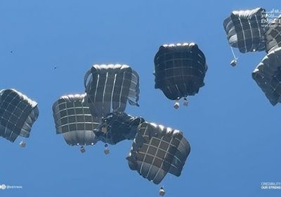 ضمن عملية طيور الخير.. الإمارات تنفذ الإنزال الجوي للمساعدات الـ60