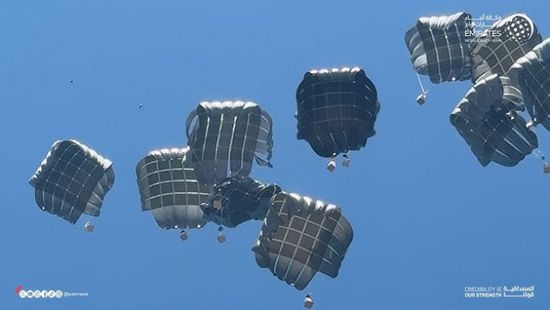 ضمن عملية طيور الخير.. الإمارات تنفذ الإنزال الجوي للمساعدات الـ60
