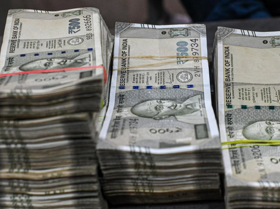 الروبية الهندية تتراجع لأدنى مستوى في 4 أشهر مقابل الدولار