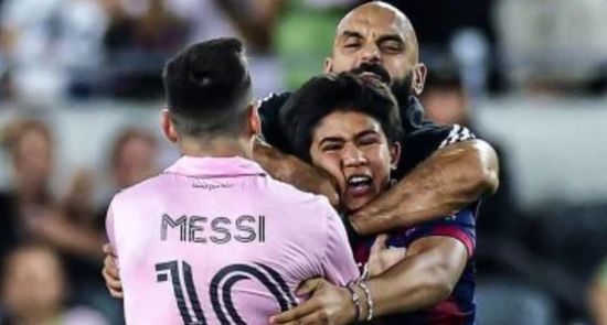 لـ"سلوكه غير اللائق".. إيقاف حارس ميسي ومنعه من دخول الملاعب