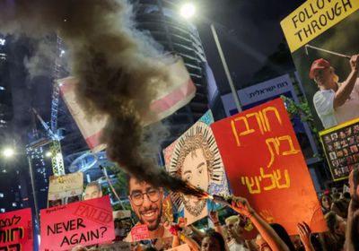 بعد فيديو "الرهائن الجوعى".. تظاهر الآلاف من الإسرائيليين في تل أبيب