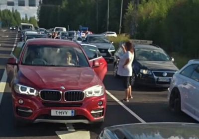    مسيرة بالسيارات بفنلندا تطالب بفتح المعابر الحدودية مع روسيا