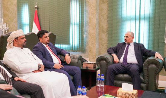 الرئيس الزُبيدي يتابع تطوير المراكز البحثية لجامعة المهرة