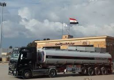 شاحنتان محملتان بالوقود ستدخلان غزة