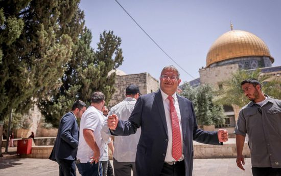 الوزير الإسرائيلي بن جفير يصلي في الحرم القدسي
