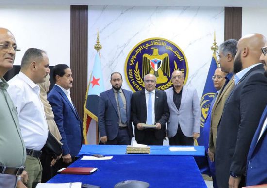 بحضور الكثيري.. همشري يتسلم مهام أمين عام الانتقالي رسميًا