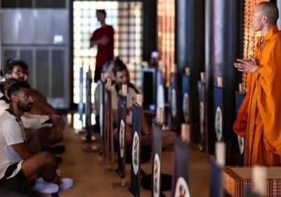 أول تعليق لمحمد صلاح على زيارته إلى معبد بوذي في طوكيو