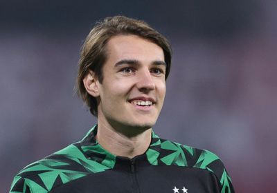 نيوهاوس يعود إلى تدريبات جلادباخ بعد إيقافه أربعة أسابيع