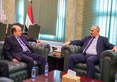 الرئيس الزُبيدي يطالب التجار بالتجاوب مع تحسن أسعار الصرف