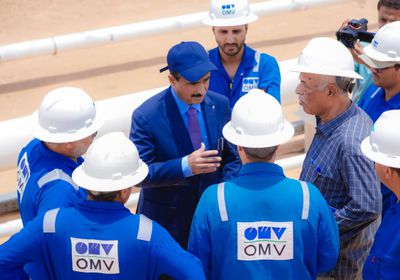 محافظ شبوة يتفقد قطاع العقلة النفطي تمهيدا لاستئناف تشغيله