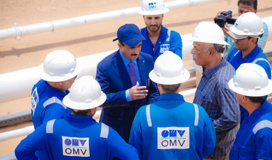 محافظ شبوة يتفقد قطاع العقلة النفطي تمهيدا لاستئناف تشغيله