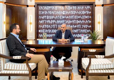 الرئيس الزُبيدي يتابع خطط "هيئة الأراضي" بأعمال الحصر والتوثيق