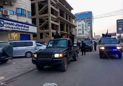 إغلاق 30 شركة صرافة مخالفة للقانون بالعاصمة عدن