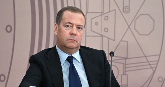 ميدفيديف يحذر دول التحالف بسبب نشر الصواريخ النووية