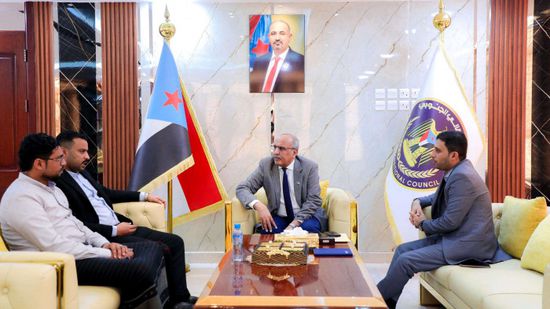 رئيس الجمعية الوطنية يطلع على برامج مركز مداد حضرموت البحثية