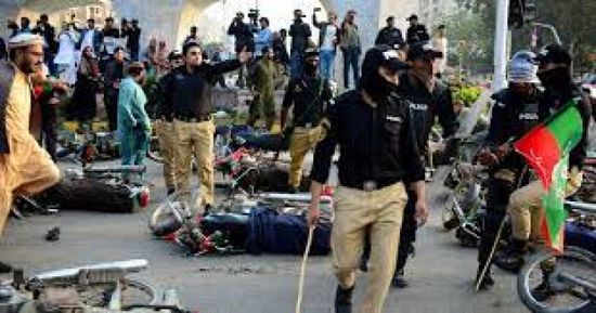 اعتقالات قبل تظاهرات مطالبة بالافراج عن عمران خان في باكستان