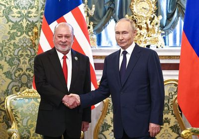 الرئيس الروسي يستقبل ملك ماليزيا في الكرملين