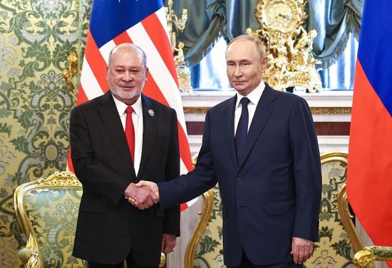 الرئيس الروسي يستقبل ملك ماليزيا في الكرملين