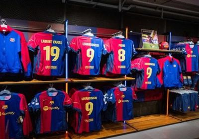 برشلونة يتصدر قائمة أغلى قمصان أندية الدوري الإسباني لموسم 2025
