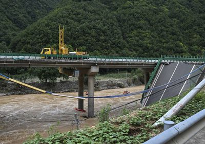 قتلى وجرحى في انهيار جزء بجسر معلق بالصين