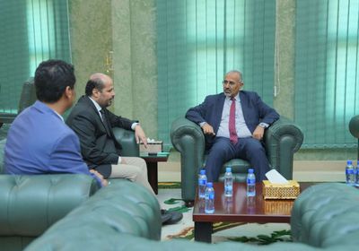 الرئيس الزُبيدي يطلع على جهود توثيق انتهاكات الحوثي الحقوقية