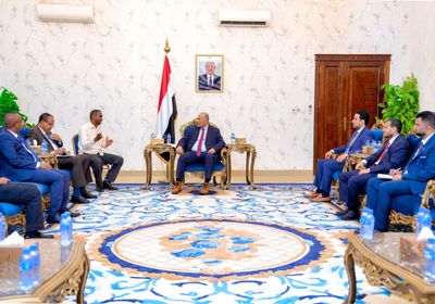 الرئيس الزُبيدي يبحث التنسيق الأمني مع الصومال بمواجهة الإرهاب الحوثي