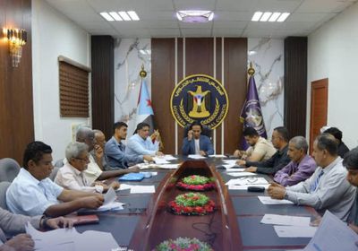 انتقالي عدن يستعرض سير الحملات الرقابية على الأسواق