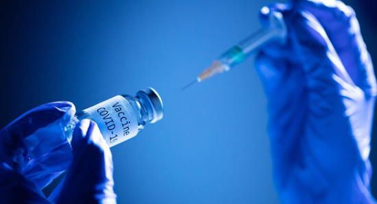 "فايزر" ترفع توقعات أرباحها بدعم من لقاحات "كوفيد-19"