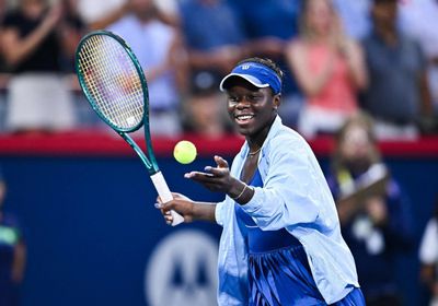 مبوكو تفاجئ أوساكا لتفوز ببطولة كندا المفتوحة للتنس