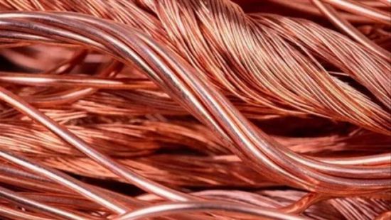 أسعار النحاس تتراجع مع ارتفاع الدولار وزيادة المخزونات