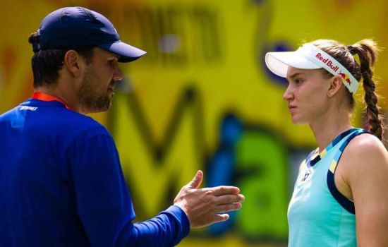 اتحاد لاعبات التنس يرفع إيقاف مدرب ريباكينا السابق فوكوف