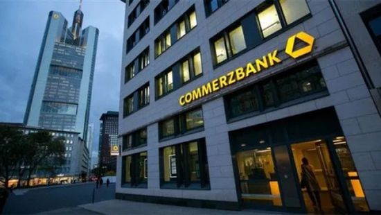 "كومرتس بنك" يُعلن خطة لإعادة شراء أسهم ويرفع توقعاته للأرباح