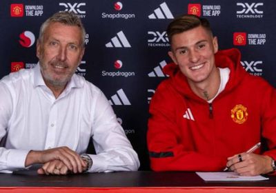 مانشستر يونايتد يعلن عن التعاقد مع بينجامين سيسكو من ريد بول لايبزيغ