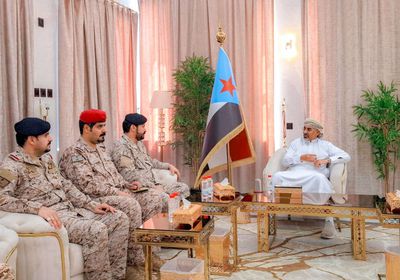 الرئيس الزُبيدي يثمن الدعم السعودي العسكري ويدعو لمواصلة التنسيق