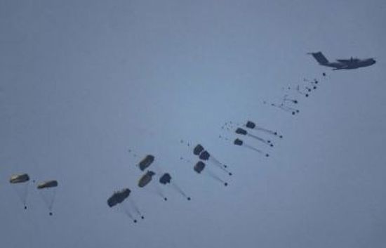 القوات المسلحة الأردنية تنفذ إنزالاً جوياً جديداً على غزة