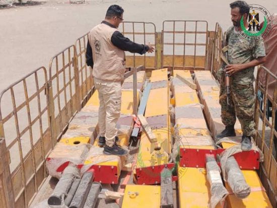 حزام لحج يضبط رافعات لإنزال الحاويات متجهة إلى  الحديدة